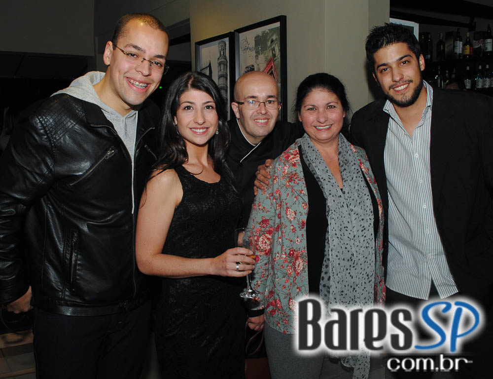 Alcino Bar inaugurou na quinta-feira com coquetel para convidados Alcino Bar inaugurou na quinta-feira com coquetel para convidados