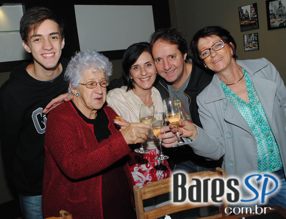 Alcino Bar inaugurou na quinta-feira com coquetel para convidados Alcino Bar inaugurou na quinta-feira com coquetel para convidados