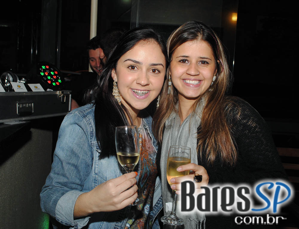 Alcino Bar inaugurou na quinta-feira com coquetel para convidados Alcino Bar inaugurou na quinta-feira com coquetel para convidados