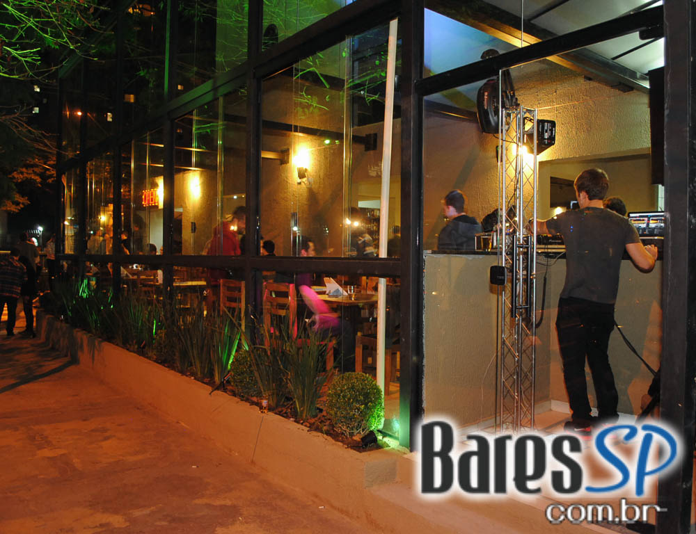 Alcino Bar inaugurou na quinta-feira com coquetel para convidados Alcino Bar inaugurou na quinta-feira com coquetel para convidados