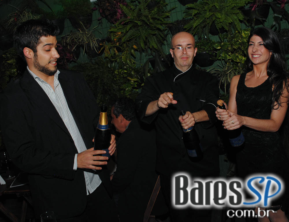 Alcino Bar inaugurou na quinta-feira com coquetel para convidados Alcino Bar inaugurou na quinta-feira com coquetel para convidados