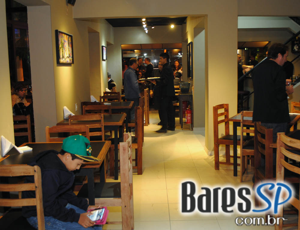 Alcino Bar inaugurou na quinta-feira com coquetel para convidados Alcino Bar inaugurou na quinta-feira com coquetel para convidados