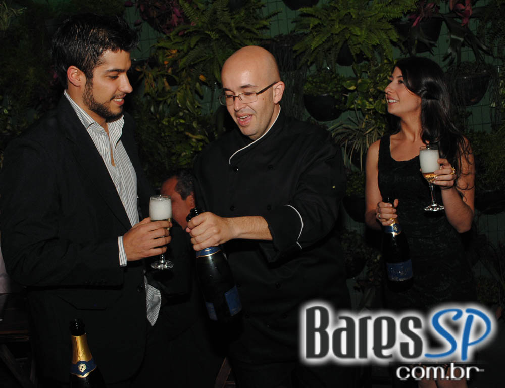 Alcino Bar inaugurou na quinta-feira com coquetel para convidados Alcino Bar inaugurou na quinta-feira com coquetel para convidados