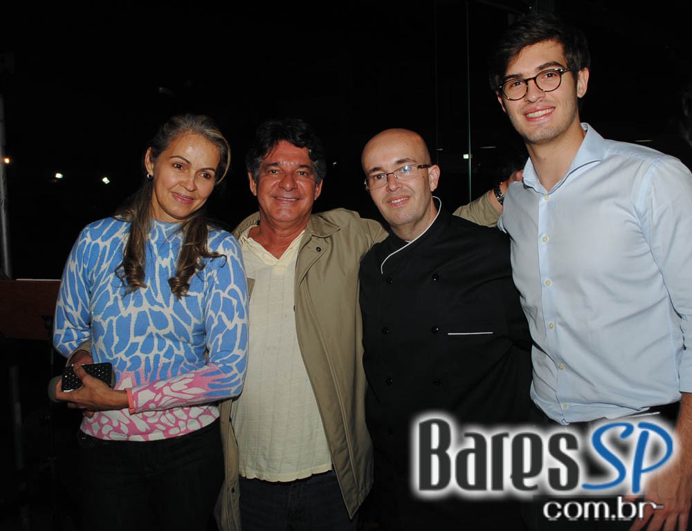 Alcino Bar inaugurou na quinta-feira com coquetel para convidados Alcino Bar inaugurou na quinta-feira com coquetel para convidados