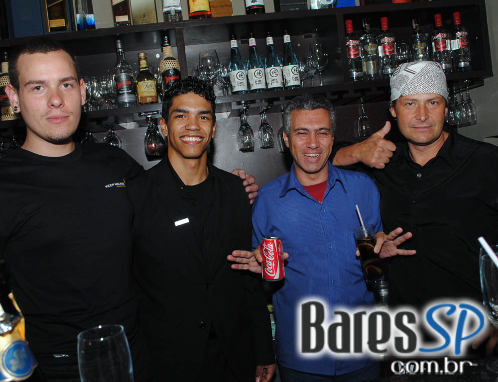 Alcino Bar inaugurou na quinta-feira com coquetel para convidados Alcino Bar inaugurou na quinta-feira com coquetel para convidados