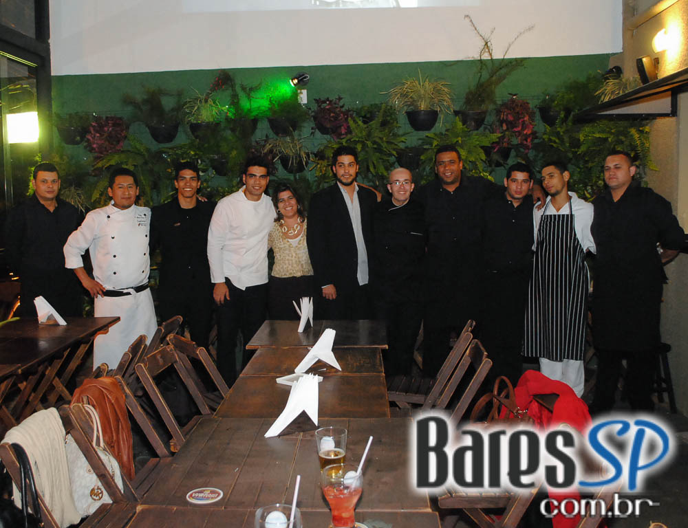 Alcino Bar inaugurou na quinta-feira com coquetel para convidados Alcino Bar inaugurou na quinta-feira com coquetel para convidados