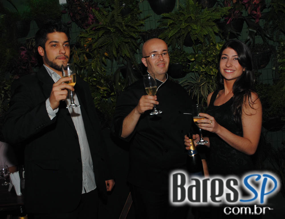 Alcino Bar inaugurou na quinta-feira com coquetel para convidados Alcino Bar inaugurou na quinta-feira com coquetel para convidados