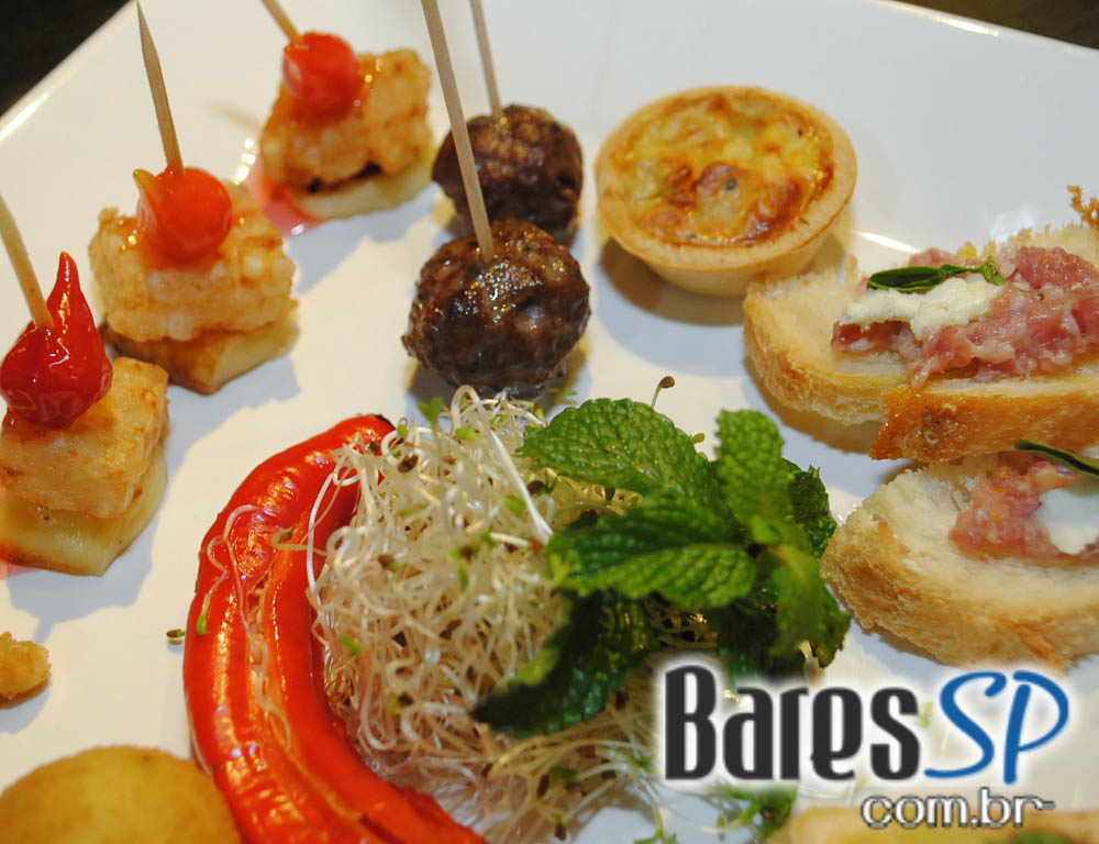 Alcino Bar inaugurou na quinta-feira com coquetel para convidados Alcino Bar inaugurou na quinta-feira com coquetel para convidados