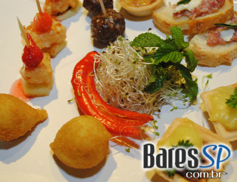 Alcino Bar inaugurou na quinta-feira com coquetel para convidados Alcino Bar inaugurou na quinta-feira com coquetel para convidados