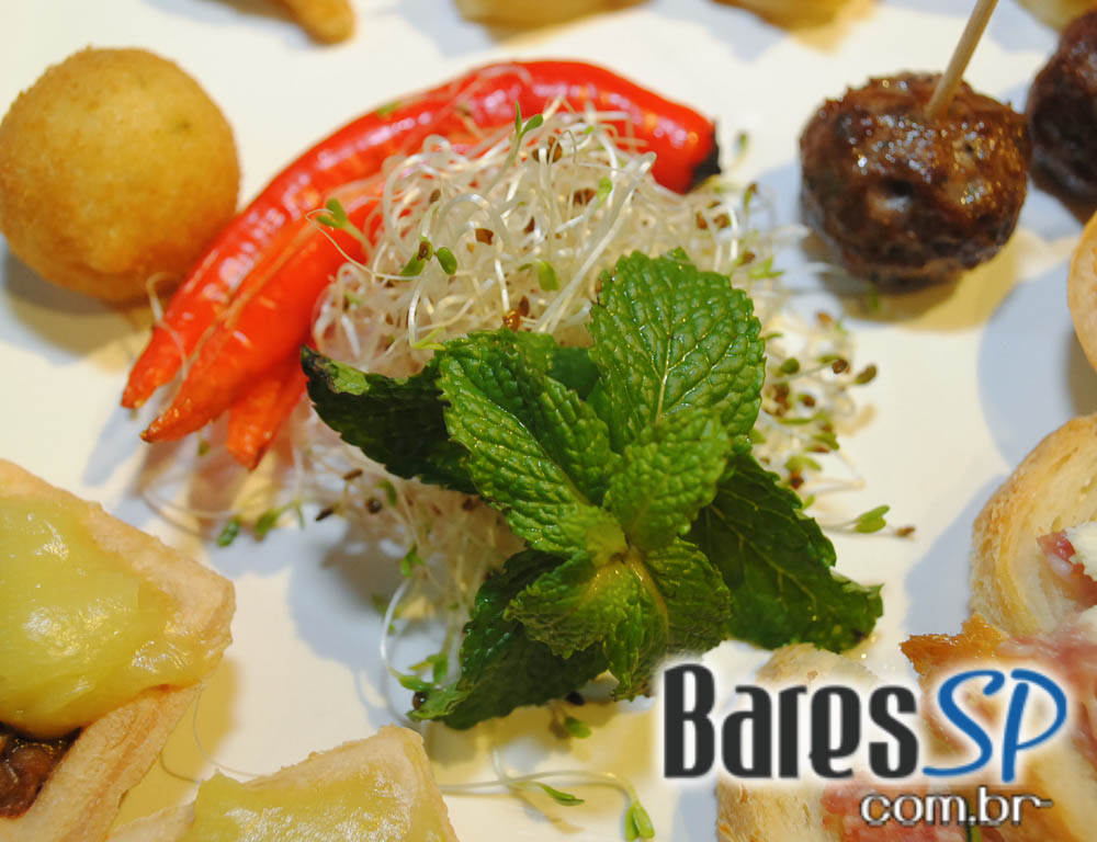 Alcino Bar inaugurou na quinta-feira com coquetel para convidados Alcino Bar inaugurou na quinta-feira com coquetel para convidados