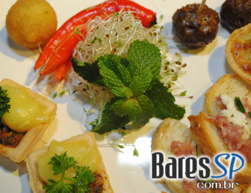 Alcino Bar inaugurou na quinta-feira com coquetel para convidados Alcino Bar inaugurou na quinta-feira com coquetel para convidados