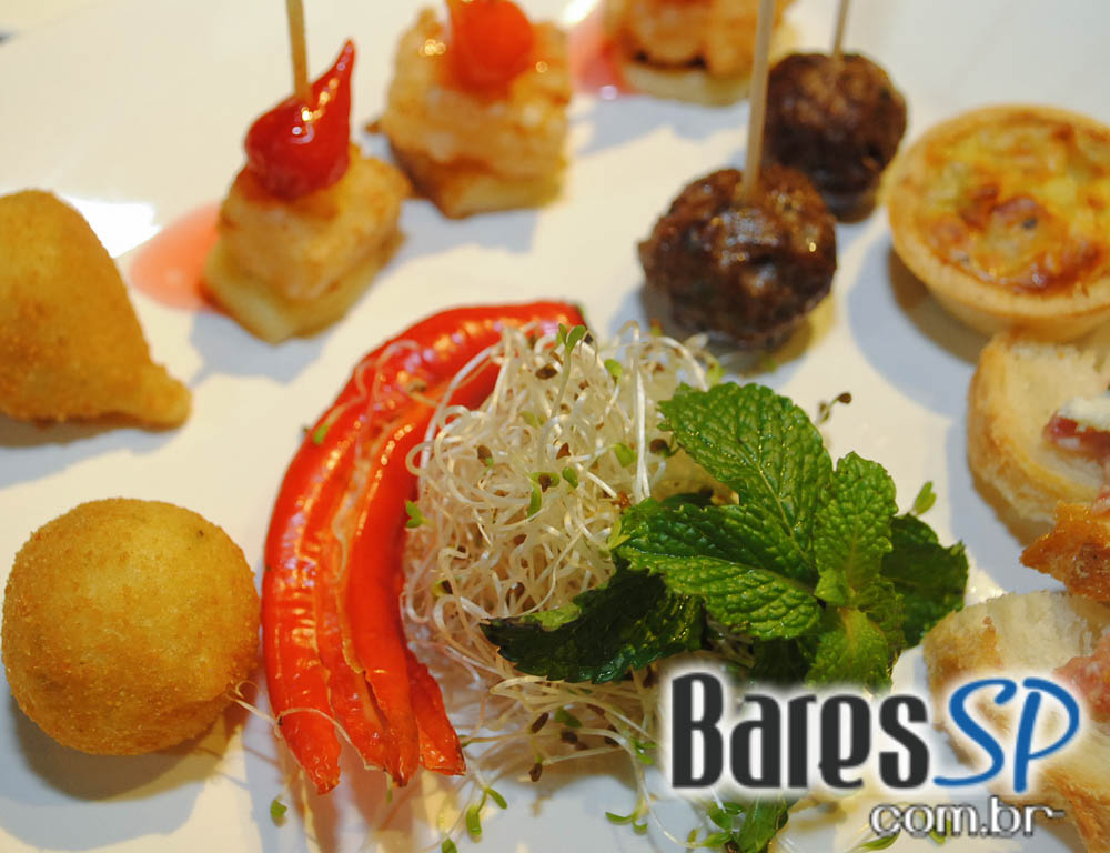 Alcino Bar inaugurou na quinta-feira com coquetel para convidados Alcino Bar inaugurou na quinta-feira com coquetel para convidados