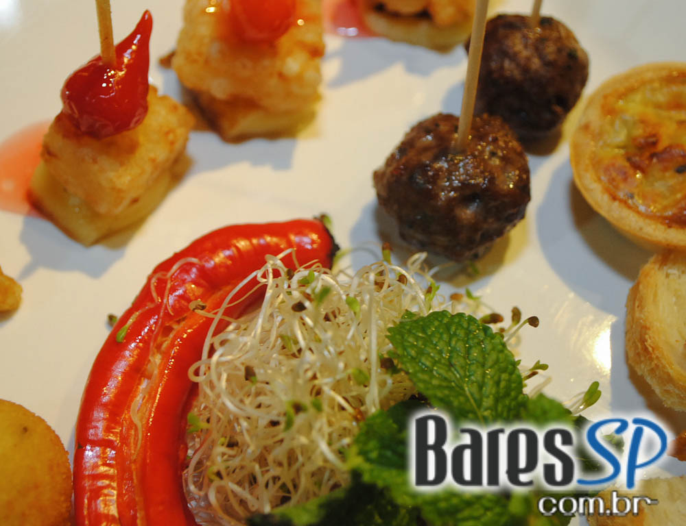 Alcino Bar inaugurou na quinta-feira com coquetel para convidados Alcino Bar inaugurou na quinta-feira com coquetel para convidados