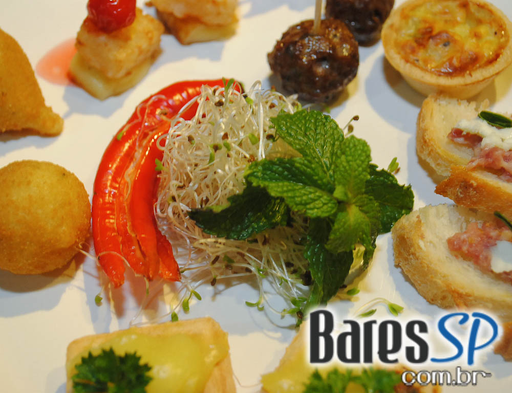 Alcino Bar inaugurou na quinta-feira com coquetel para convidados Alcino Bar inaugurou na quinta-feira com coquetel para convidados