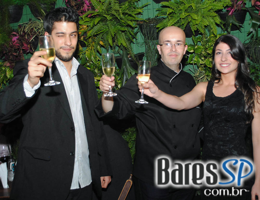 Alcino Bar inaugurou na quinta-feira com coquetel para convidados Alcino Bar inaugurou na quinta-feira com coquetel para convidados