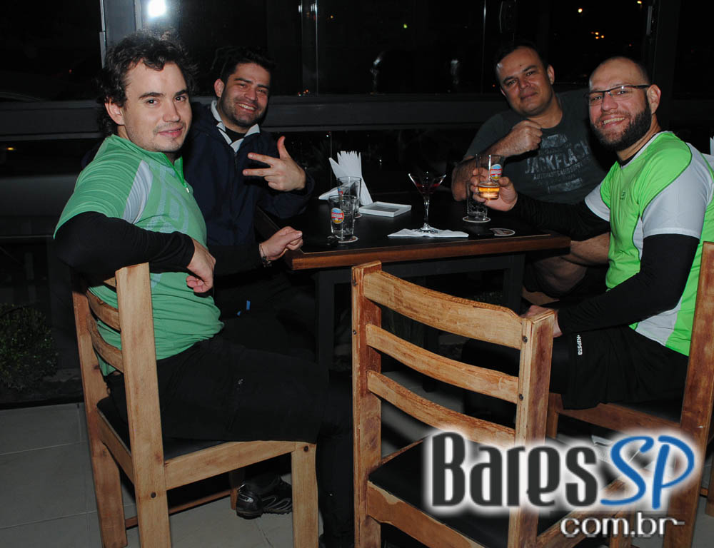 Alcino Bar inaugurou na quinta-feira com coquetel para convidados Alcino Bar inaugurou na quinta-feira com coquetel para convidados