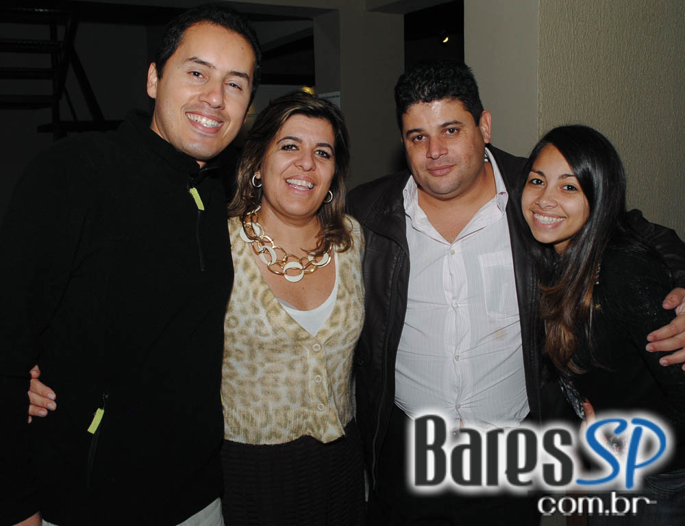 Alcino Bar inaugurou na quinta-feira com coquetel para convidados Alcino Bar inaugurou na quinta-feira com coquetel para convidados