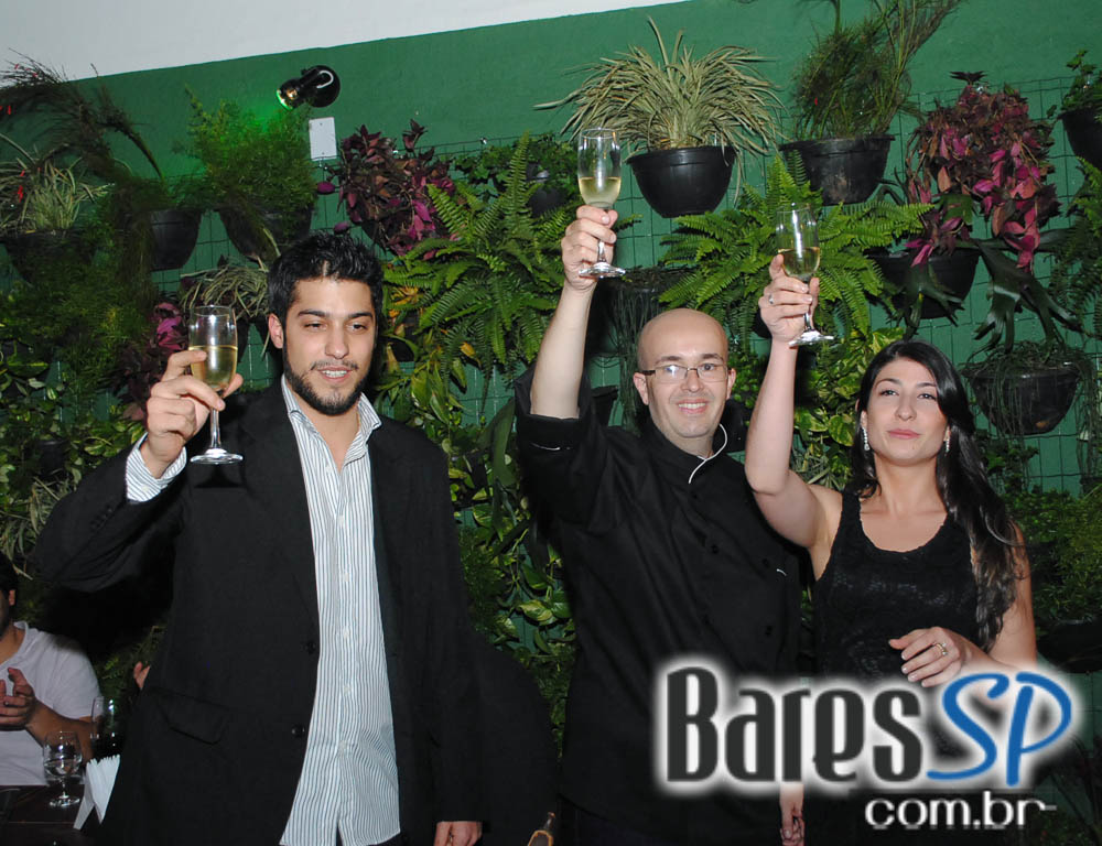 Alcino Bar inaugurou na quinta-feira com coquetel para convidados Alcino Bar inaugurou na quinta-feira com coquetel para convidados