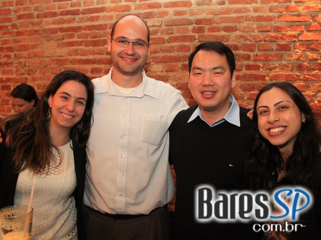 Veloso Bar ofereceu caipirinhas e petiscos variados no happy hour Veloso Bar ofereceu caipirinhas e petiscos variados no happy hour