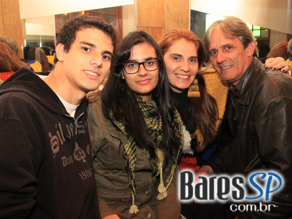 Veloso Bar ofereceu caipirinhas e petiscos variados no happy hour Veloso Bar ofereceu caipirinhas e petiscos variados no happy hour