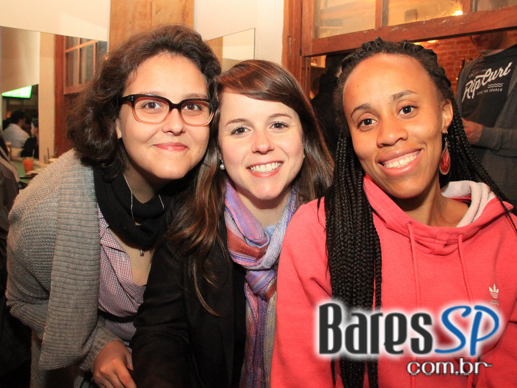 Veloso Bar ofereceu caipirinhas e petiscos variados no happy hour Veloso Bar ofereceu caipirinhas e petiscos variados no happy hour