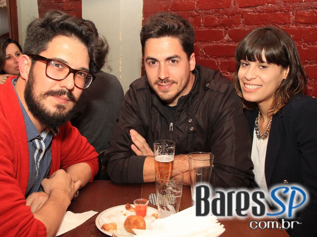 Veloso Bar ofereceu caipirinhas e petiscos variados no happy hour Veloso Bar ofereceu caipirinhas e petiscos variados no happy hour