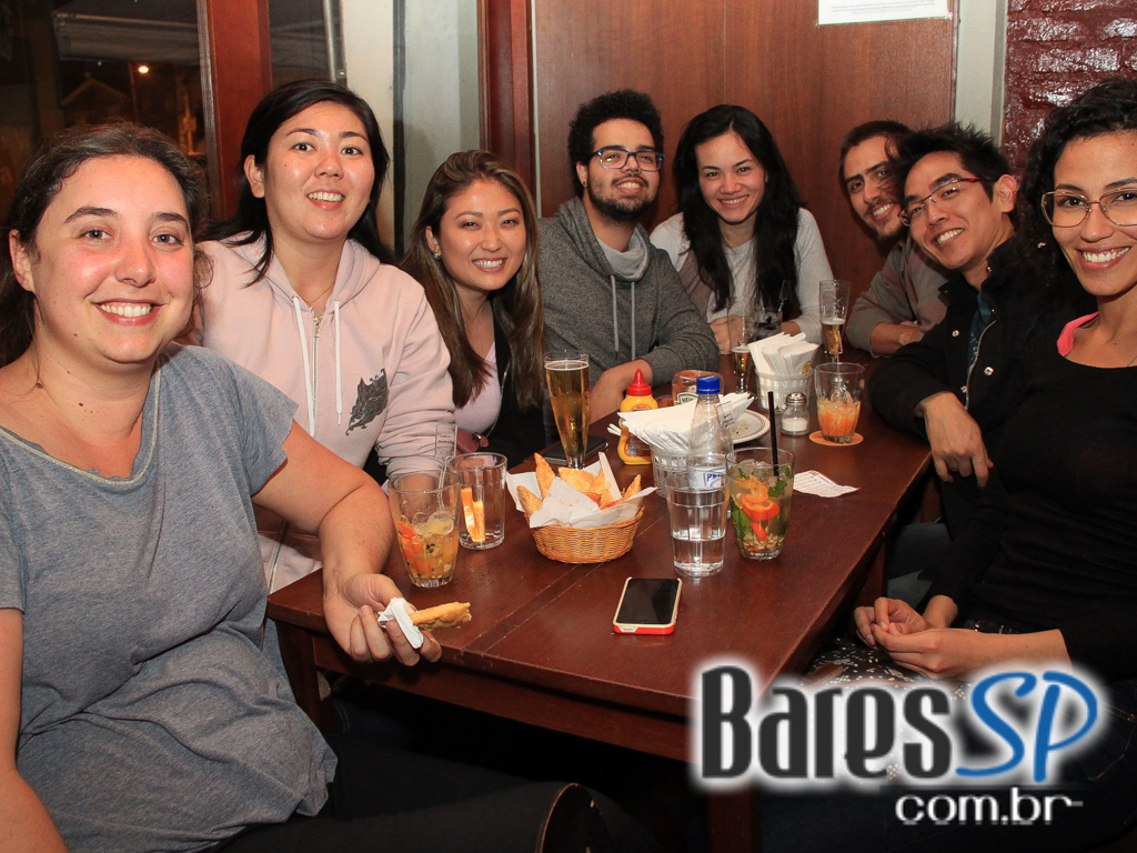 Veloso Bar ofereceu caipirinhas e petiscos variados no happy hour Veloso Bar ofereceu caipirinhas e petiscos variados no happy hour