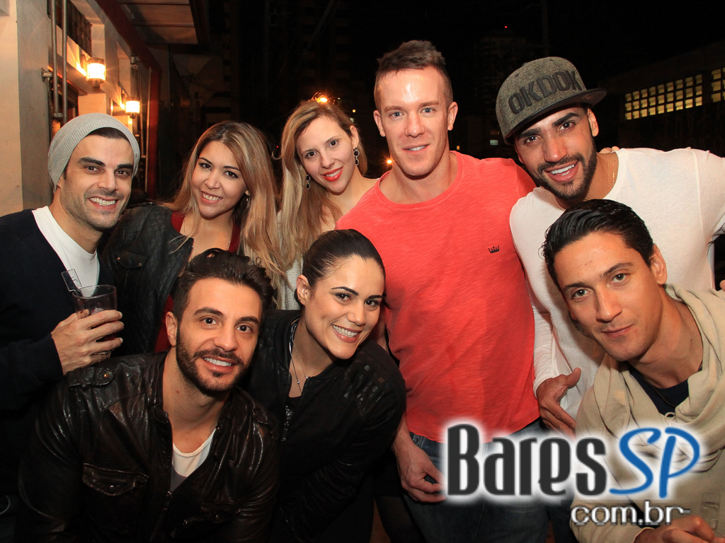 Veloso Bar ofereceu caipirinhas e petiscos variados no happy hour Veloso Bar ofereceu caipirinhas e petiscos variados no happy hour