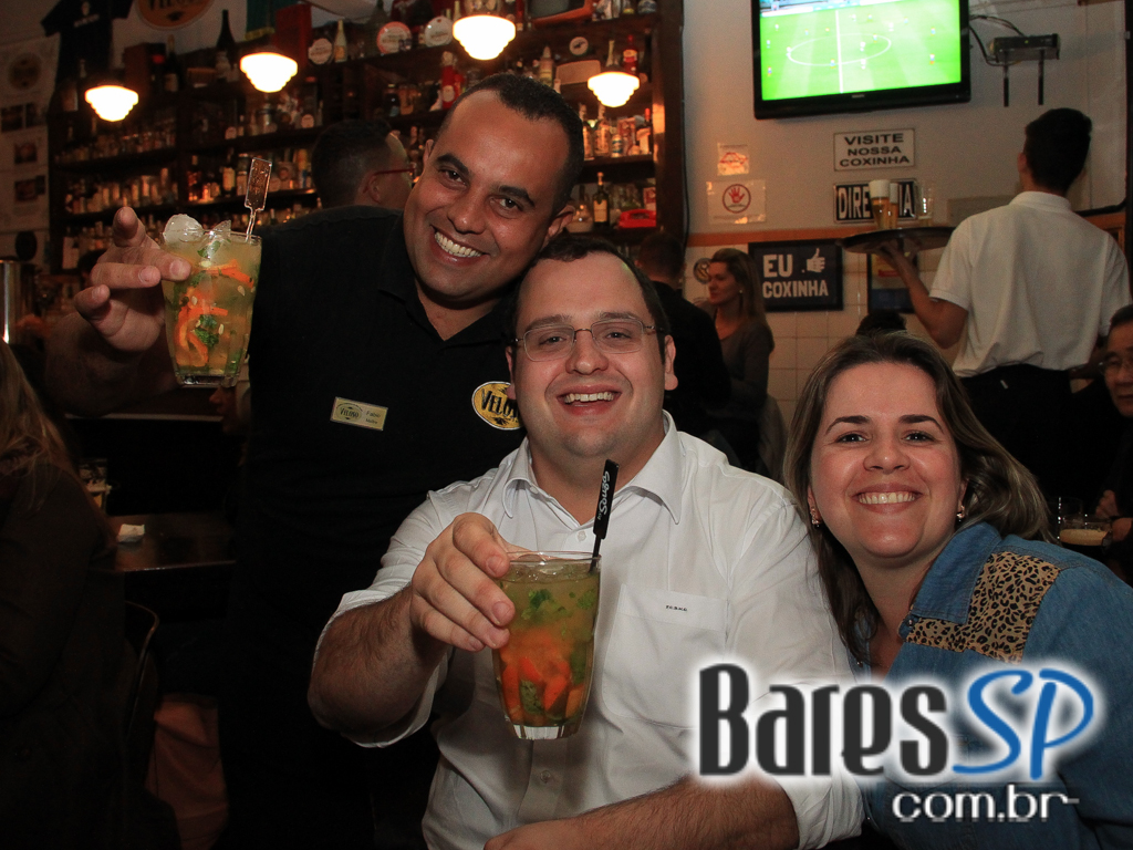 Veloso Bar ofereceu caipirinhas e petiscos variados no happy hour Veloso Bar ofereceu caipirinhas e petiscos variados no happy hour
