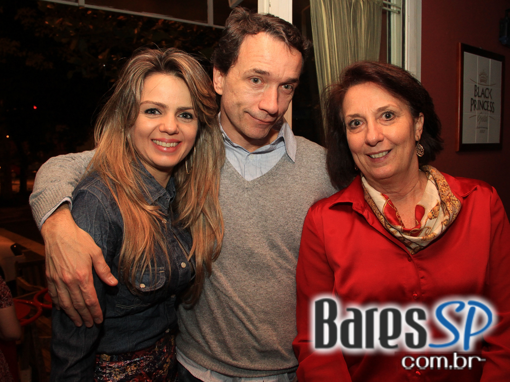 Thereza Dalme se apresentou no palco do Gracia Bar na quinta Thereza Dalme se apresentou no palco do Gracia Bar na quinta