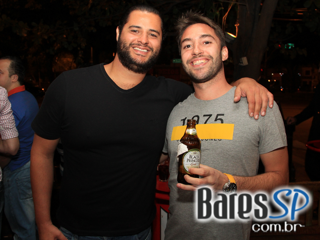 Thereza Dalme se apresentou no palco do Gracia Bar na quinta Thereza Dalme se apresentou no palco do Gracia Bar na quinta