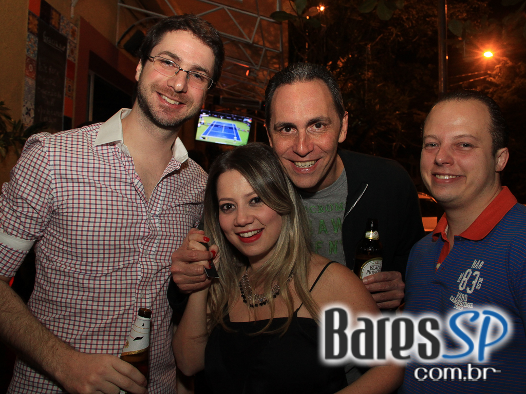 Thereza Dalme se apresentou no palco do Gracia Bar na quinta Thereza Dalme se apresentou no palco do Gracia Bar na quinta