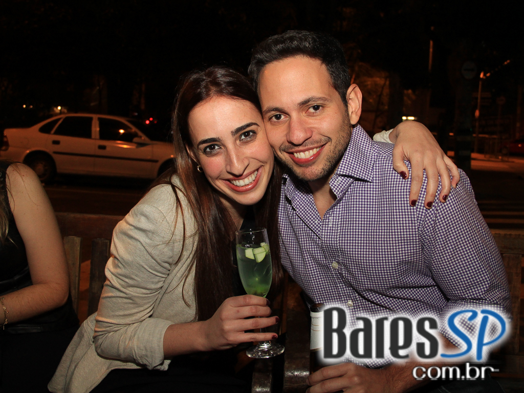 Thereza Dalme se apresentou no palco do Gracia Bar na quinta Thereza Dalme se apresentou no palco do Gracia Bar na quinta