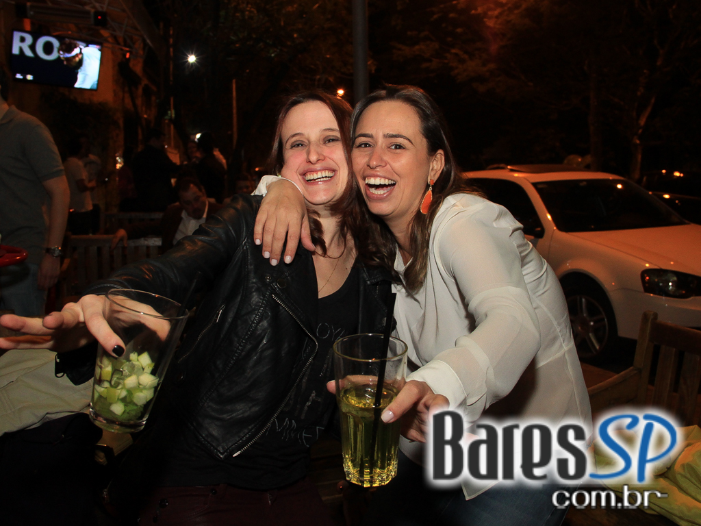 Thereza Dalme se apresentou no palco do Gracia Bar na quinta Thereza Dalme se apresentou no palco do Gracia Bar na quinta