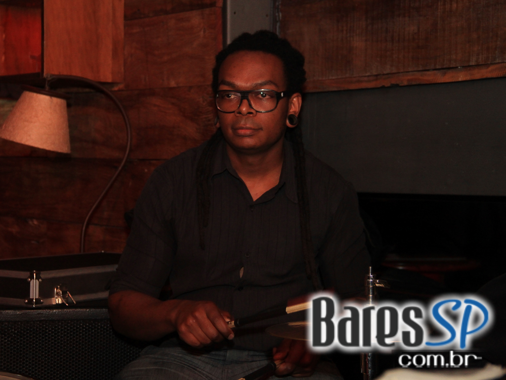 Thereza Dalme se apresentou no palco do Gracia Bar na quinta Thereza Dalme se apresentou no palco do Gracia Bar na quinta