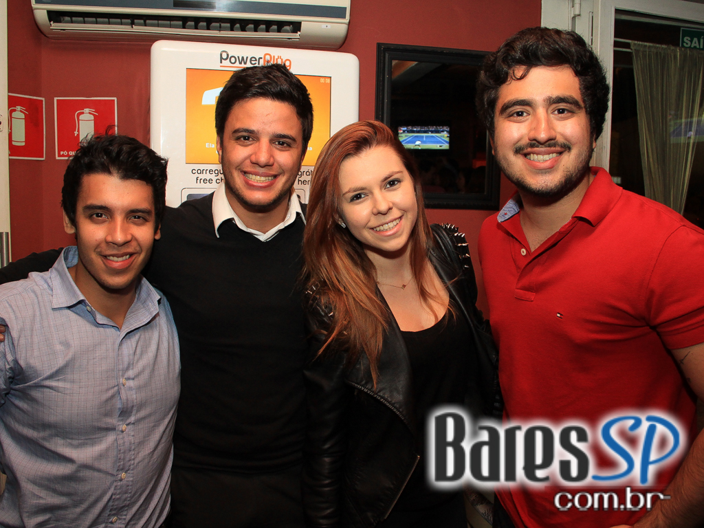 Thereza Dalme se apresentou no palco do Gracia Bar na quinta Thereza Dalme se apresentou no palco do Gracia Bar na quinta