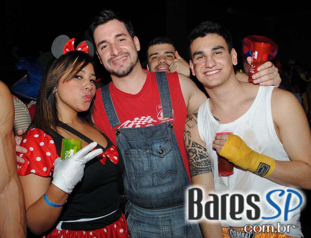 28º Caxorro Loco 2014 com festa Open Bar à fantasia no Via Matarazzo 28º Caxorro Loco 2014 com festa Open Bar à fantasia no Via Matarazzo