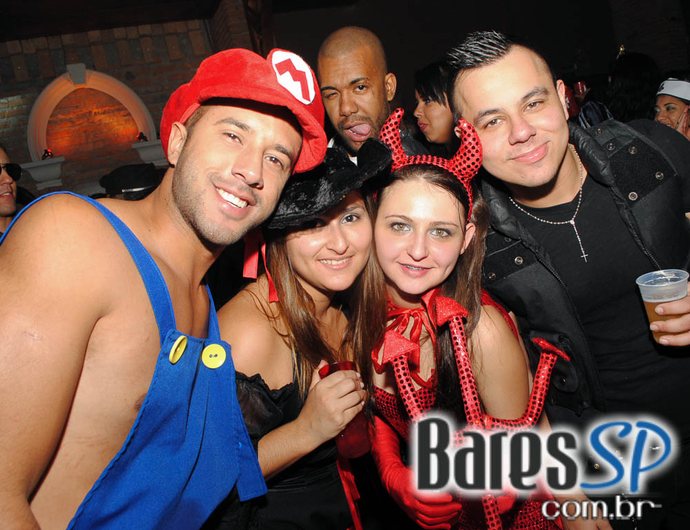 28º Caxorro Loco 2014 com festa Open Bar à fantasia no Via Matarazzo 28º Caxorro Loco 2014 com festa Open Bar à fantasia no Via Matarazzo