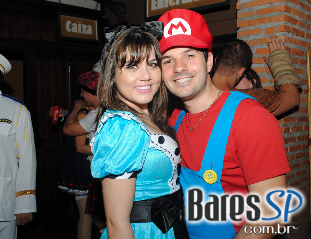 28º Caxorro Loco 2014 com festa Open Bar à fantasia no Via Matarazzo 28º Caxorro Loco 2014 com festa Open Bar à fantasia no Via Matarazzo