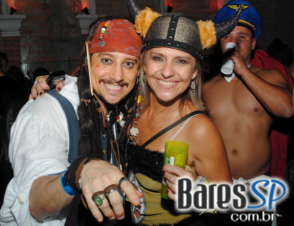 28º Caxorro Loco 2014 com festa Open Bar à fantasia no Via Matarazzo 28º Caxorro Loco 2014 com festa Open Bar à fantasia no Via Matarazzo