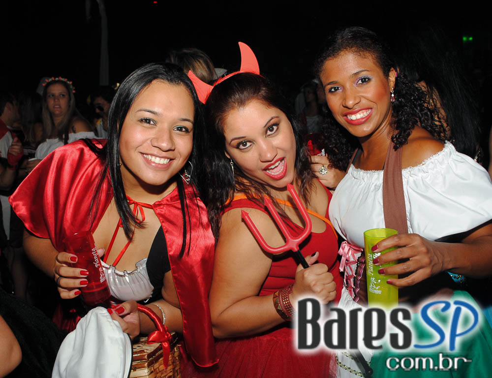 28º Caxorro Loco 2014 com festa Open Bar à fantasia no Via Matarazzo 28º Caxorro Loco 2014 com festa Open Bar à fantasia no Via Matarazzo