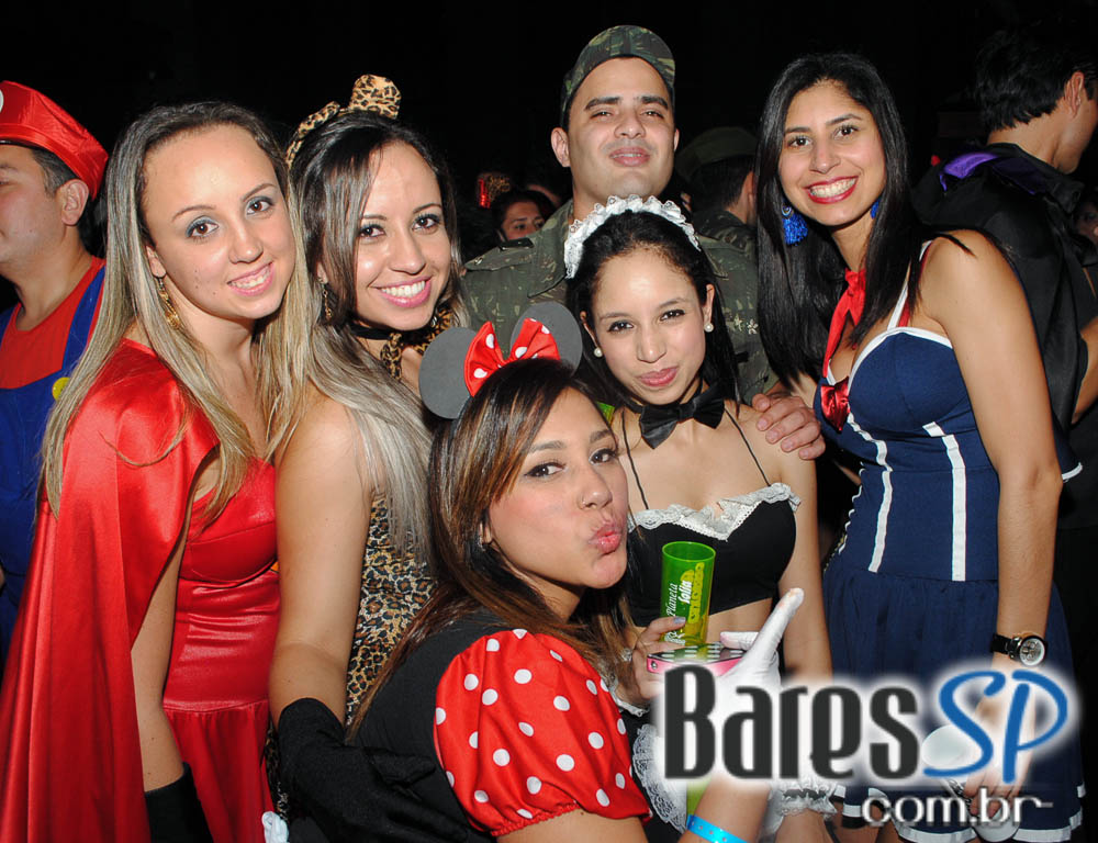 28º Caxorro Loco 2014 com festa Open Bar à fantasia no Via Matarazzo 28º Caxorro Loco 2014 com festa Open Bar à fantasia no Via Matarazzo