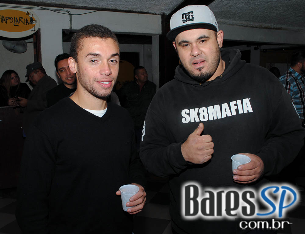 Trio Virgulino embalou a noite de quarta-feira com muito forró no Canto da Ema Trio Virgulino embalou a noite de quarta-feira com muito forró no Canto da Ema