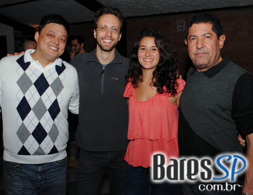 Trio Virgulino embalou a noite de quarta-feira com muito forró no Canto da Ema Trio Virgulino embalou a noite de quarta-feira com muito forró no Canto da Ema