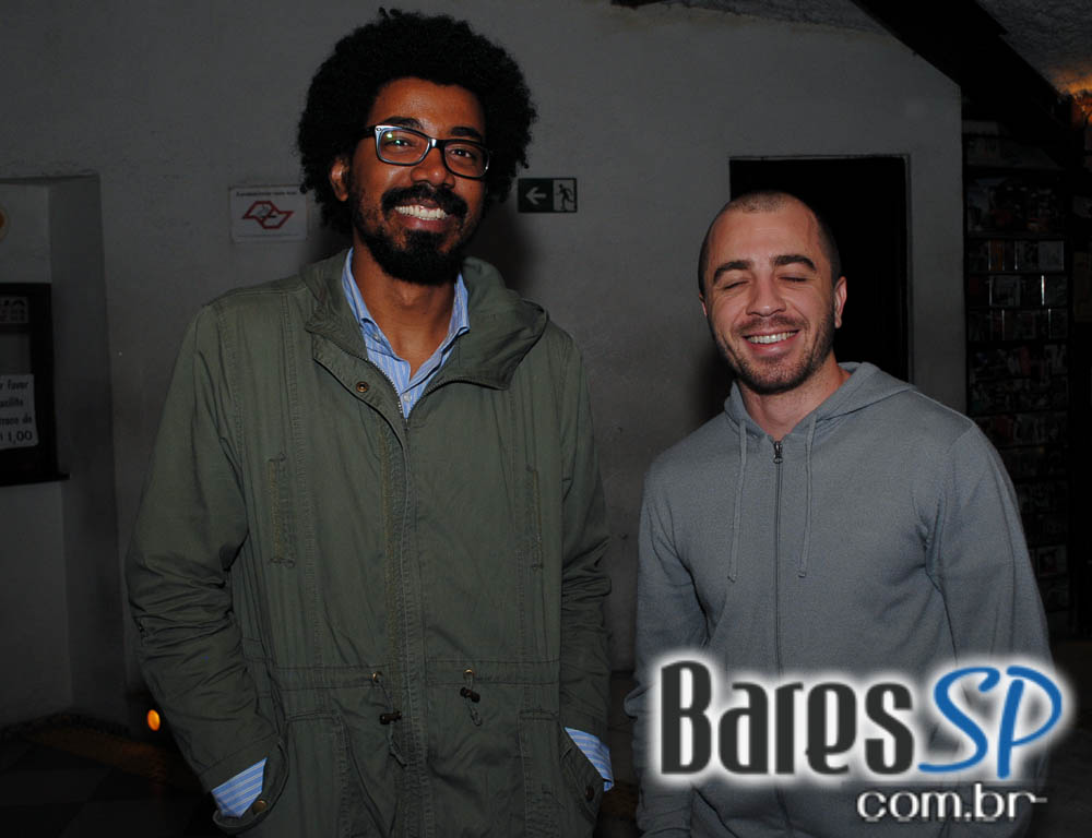 Trio Virgulino embalou a noite de quarta-feira com muito forró no Canto da Ema Trio Virgulino embalou a noite de quarta-feira com muito forró no Canto da Ema