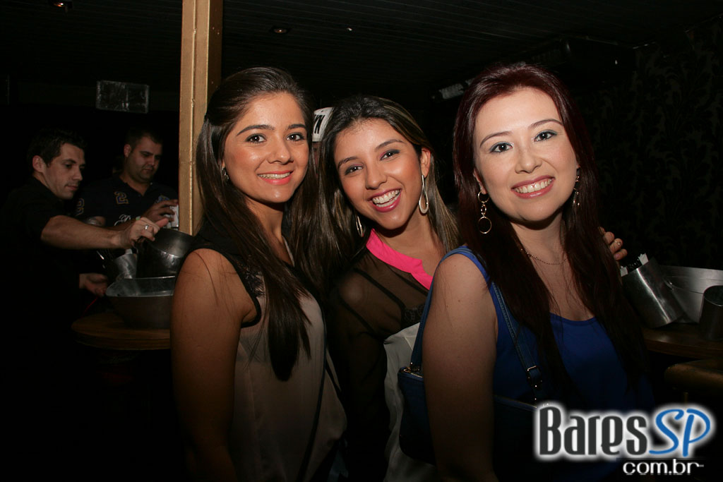 Mr. Catra comandou a quinta-feira com muito funk no Baile da Outlaws Mr. Catra comandou a quinta-feira com muito funk no Baile da Outlaws