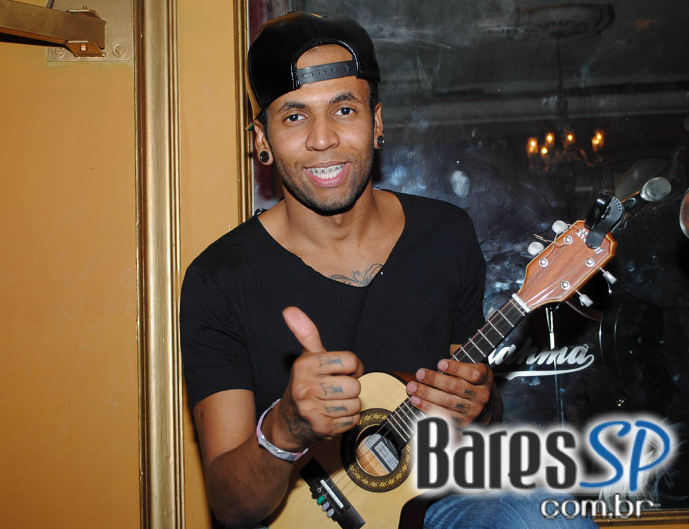 Ivo Meireles se apresentou no novo projeto do Bar Brahma Ivo Meireles se apresentou no novo projeto do Bar Brahma