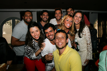 Roda de samba com o grupo Vamo Aê sábado no Glória Bar