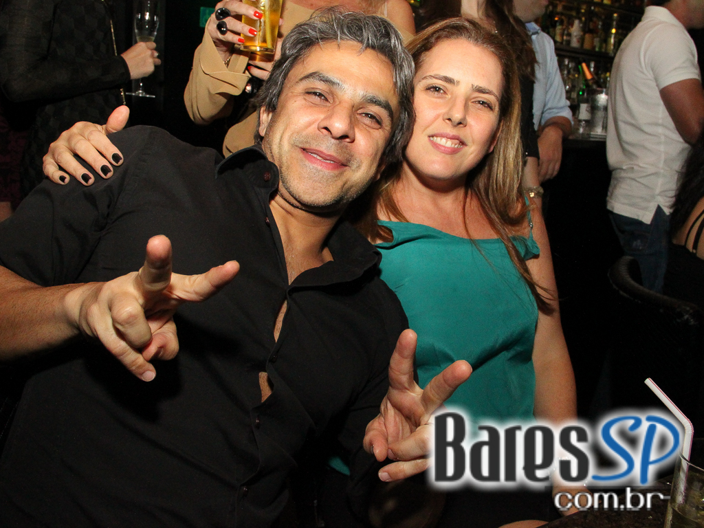 Apresentação de Hot Rocks e outras bandas no palco do Piove Apresentação de Hot Rocks e outras bandas no palco do Piove