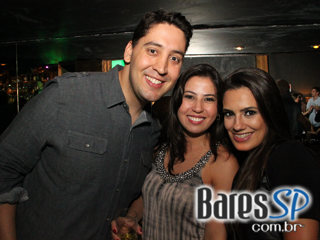 Apresentação de Hot Rocks e outras bandas no palco do Piove Apresentação de Hot Rocks e outras bandas no palco do Piove